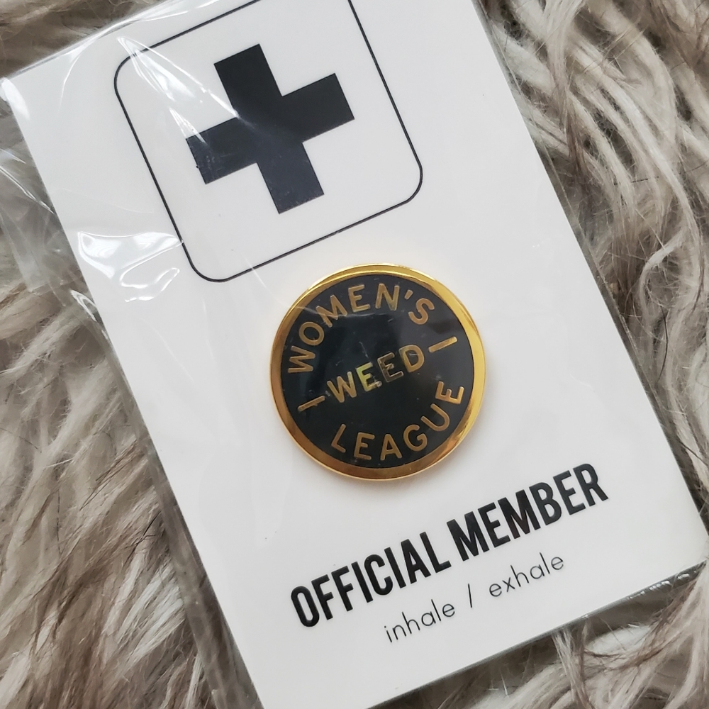 C 🌱annabis Pin